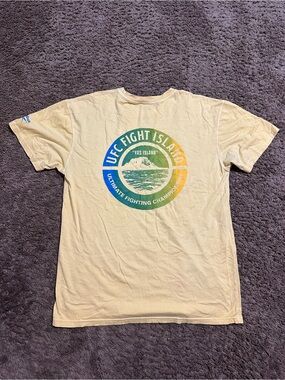 Vintage UFC “fight island” shirt 00s size large